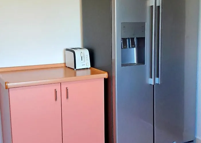 Manora 2 Bedroom דירה Sućuraj