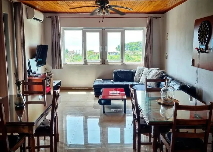 Manora 2 Bedroom דירה Sućuraj
