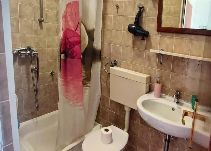 Manora 2 Bedroom דירה Sućuraj